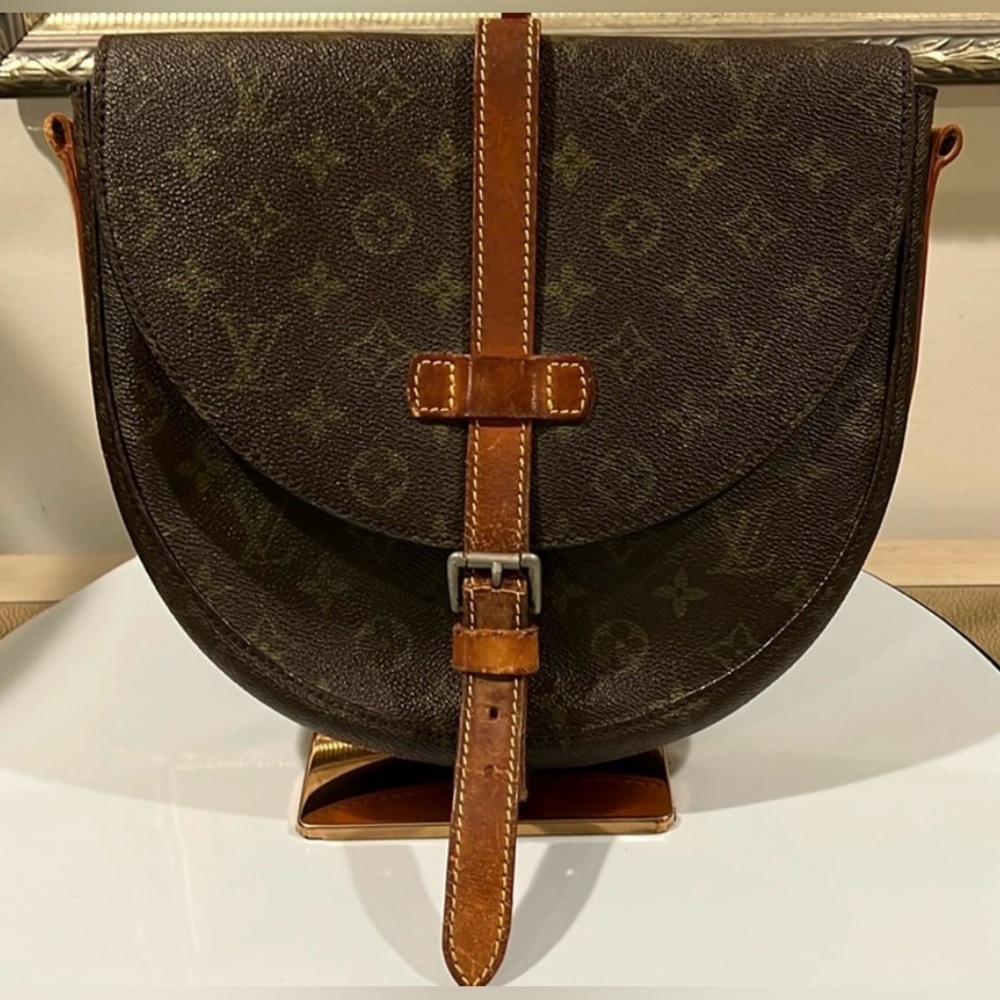Louis Vuitton Chantilly Bag - No strap and leather wear